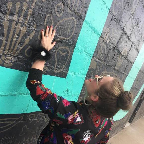 Meet your Posher, Lauren - Picture 1 of 1